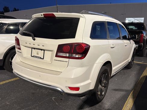 Used 2020 Dodge Journey Crossroad w/ Popular Equipment Group image 5