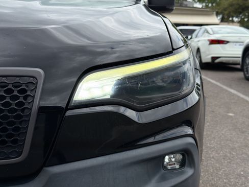 Used 2019 Jeep Cherokee Trailhawk w/ Cold Weather Group AWD/4WD image 9