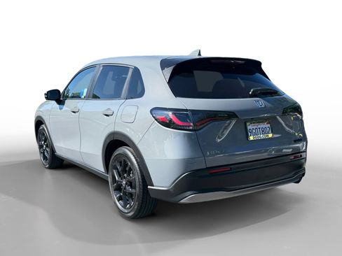 Used 2023 Honda HR-V Sport image 3