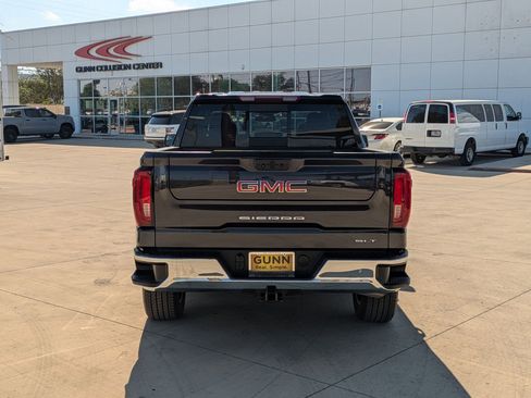 Used 2023 GMC Sierra 1500 SLT image 4