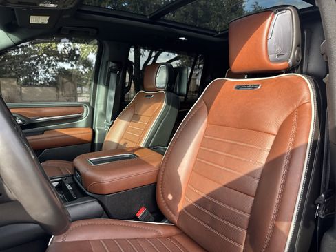 Used 2023 GMC Yukon XL Denali Ultimate image 6