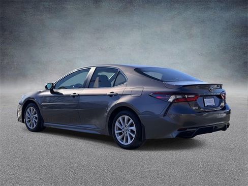 Used 2022 Toyota Camry SE image 6