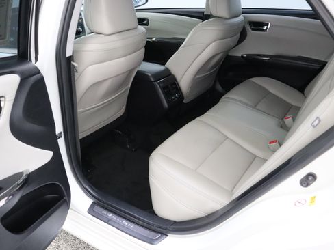 Used 2018 Toyota Avalon Limited FWD image 31