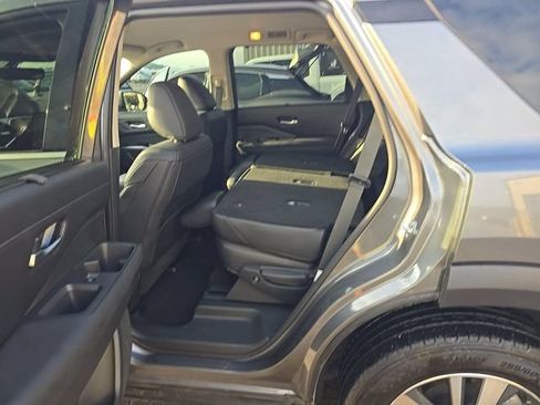 Certified 2025 Nissan Pathfinder SL FWD image 3