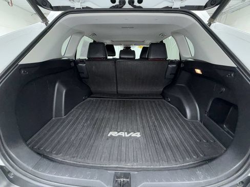 Used 2019 Toyota RAV4 XLE AWD/4WD image 16