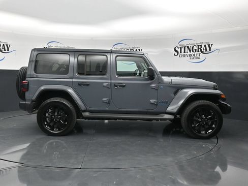 Used 2025 Jeep Wrangler Unlimited Sahara AWD/4WD image 10