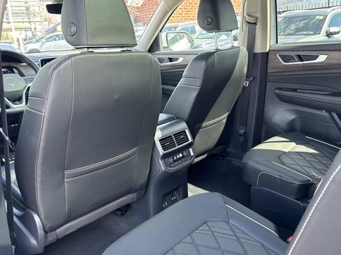 Certified 2025 Volkswagen Atlas SEL Premium R-Line image 12