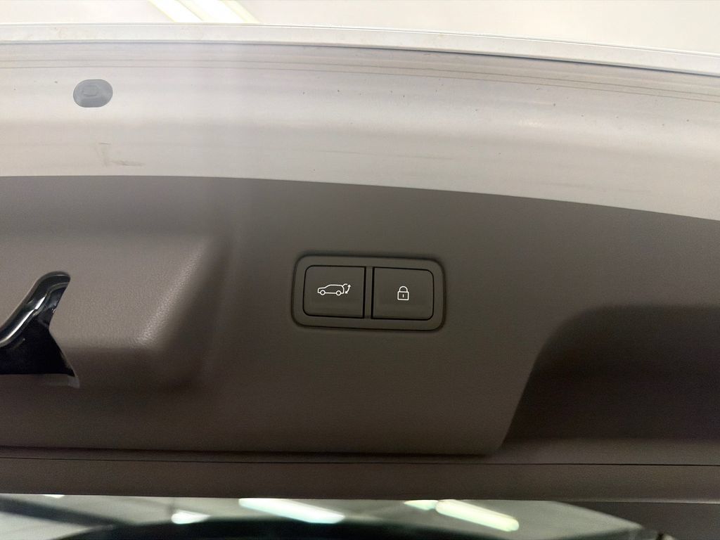 Certified 2026 Hyundai Palisade Limited FWD image 21