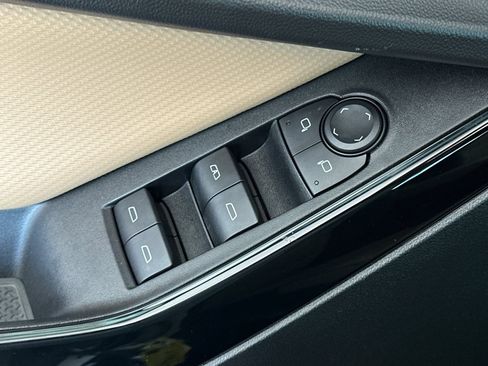 Used 2025 Chevrolet Equinox ACTIV FWD image 12