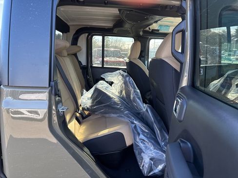 New 2026 Jeep Gladiator Sport image 24