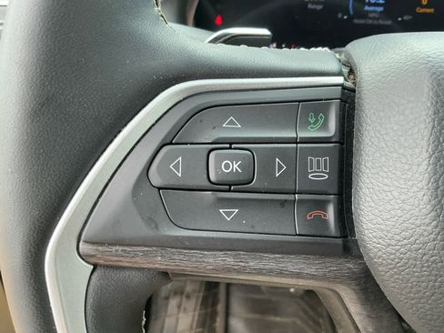 Used 2023 Jeep Grand Cherokee L Limited image 22