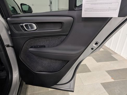 Used 2024 Volvo XC40 B5 Ultimate w/ Protection Package Premier image 27