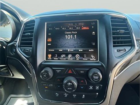 Used 2014 Jeep Grand Cherokee Overland AWD/4WD image 18