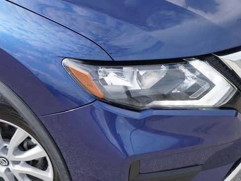 Used 2018 Nissan Rogue SV AWD/4WD image 3