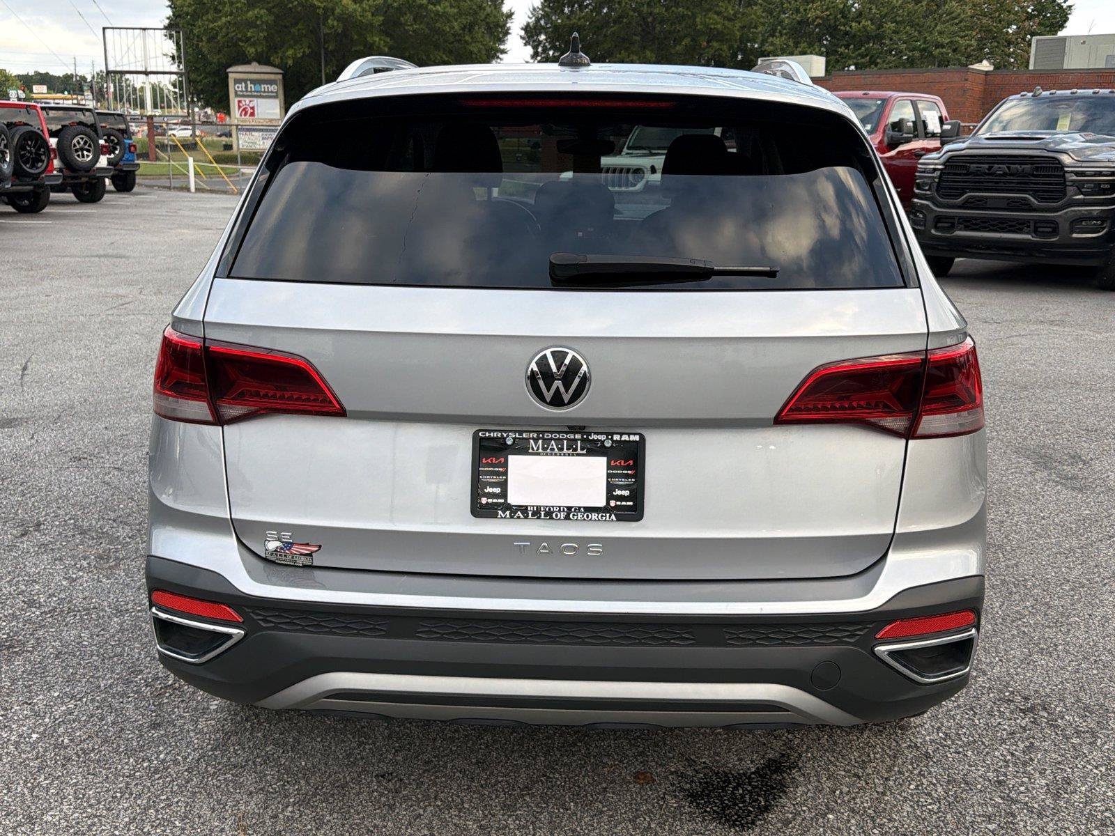 Used 2024 Volkswagen Taos SE FWD image 6