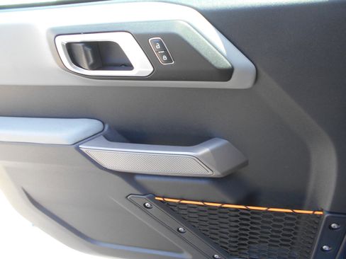 Used 2022 Ford Bronco Badlands image 5