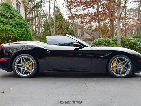 Used 2016 Ferrari California T image 9