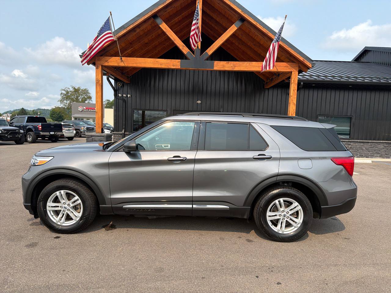 Used 2021 Ford Explorer XLT AWD/4WD image 23