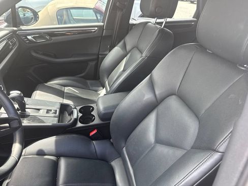 Used 2022 Porsche Macan AWD/4WD image 3
