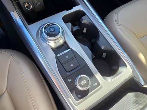 Used 2024 Ford Explorer XLT w/ Equipment Group 202A image 20