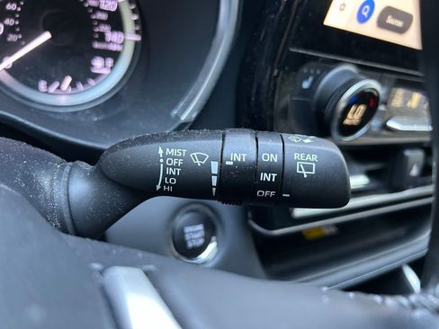 Certified 2023 Toyota Highlander XLE image 21