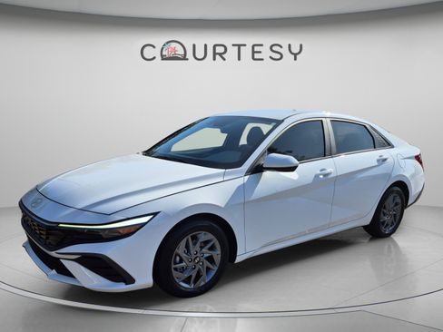 Certified 2024 Hyundai Elantra SEL FWD image 1