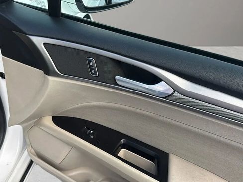 Used 2017 Ford Fusion SE image 39