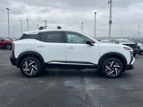 New 2026 Nissan Kicks SV w/ Cold Weather Package FWD image 3