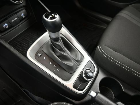 Certified 2024 Hyundai Venue SEL image 18