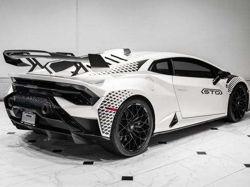 Used 2023 Lamborghini Huracan STO RWD image 9