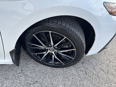 Used 2022 Toyota Camry SE image 11