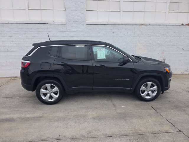 Used 2018 Jeep Compass Latitude w/ Popular Equipment Group FWD image 3