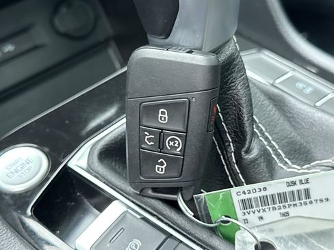 Used 2023 Volkswagen Taos SE w/ Panoramic Sunroof Package AWD/4WD image 24