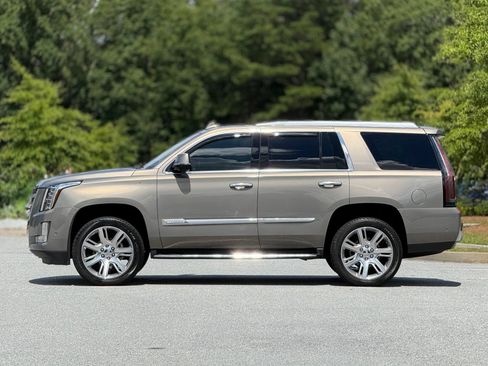 Used 2017 Cadillac Escalade Luxury RWD image 9