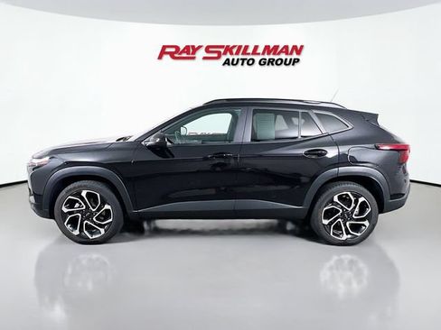 Used 2025 Chevrolet Trax RS w/ Sunroof Package FWD image 4