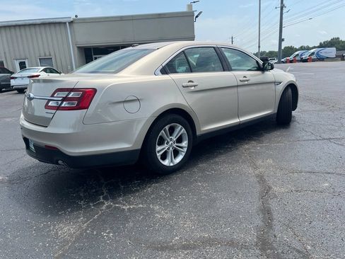 Used 2018 Ford Taurus SE FWD image 3
