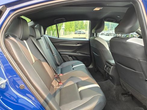 Used 2025 Toyota Camry SE FWD image 12
