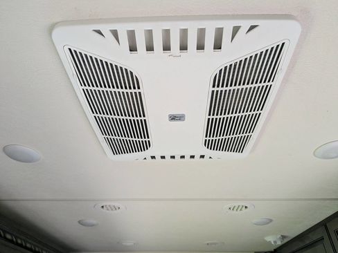 Used 2017 Ford E-450 and Econoline 450 Super Duty w/ Motorhome Prep Package RWD image 31