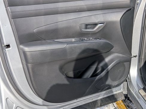 Used 2025 Hyundai Tucson SE image 9