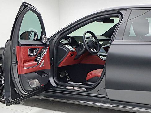 Used 2025 Mercedes-Benz S 63 AMG S image 7