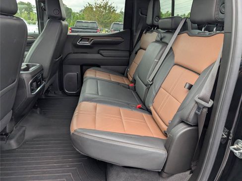 Used 2024 Chevrolet Silverado 1500 High Country w/ High Country Premium Package AWD/4WD image 33