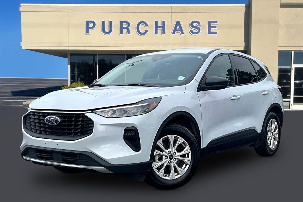 Used 2025 Ford Escape Active FWD image 3