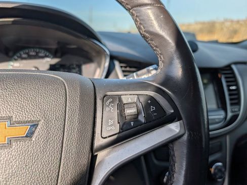 Used 2019 Chevrolet Trax LT w/ LT Convenience Package image 12