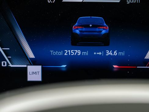 Used 2025 BMW M440i RWD image 24