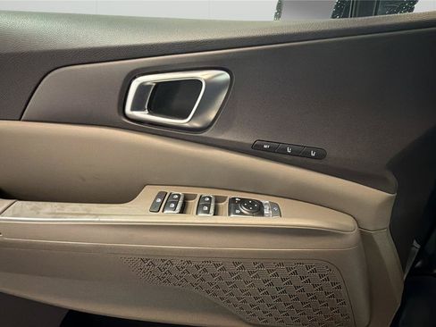 Used 2025 Kia Carnival SX FWD image 23
