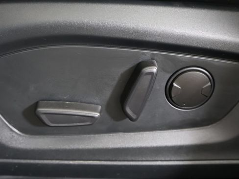 Used 2024 Ford Explorer XLT w/ Equipment Group 202A RWD image 27