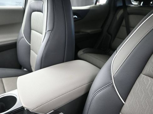 New 2026 Chevrolet Equinox LT w/ Convenience Package II FWD image 14