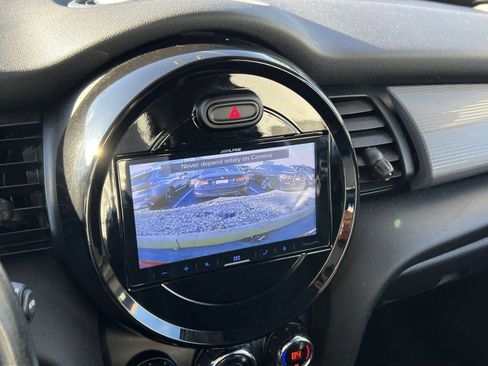 Used 2015 MINI Cooper 4-Door Hardtop image 16