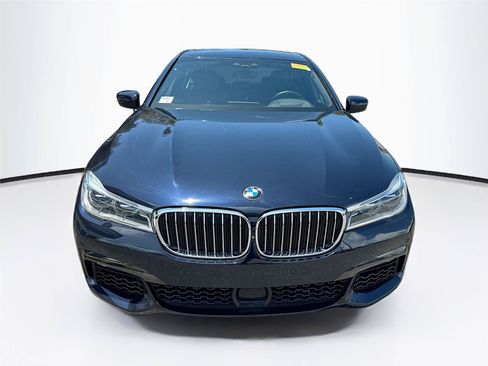 Used 2019 BMW 750i w/ Executive Package RWD image 8