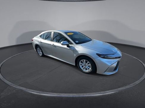Used 2025 Toyota Camry LE image 4